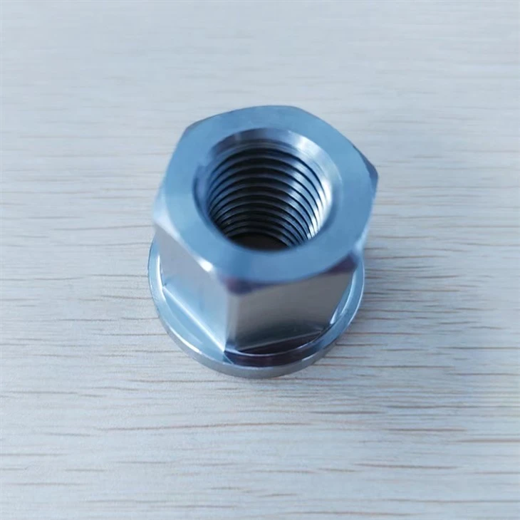 Porca de flange sextavada DIN 6923